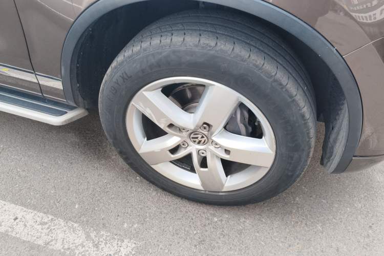 Used Volkswagen Touareg 2015 3.0 TSI Luxury Model Right Front Wheel Hub