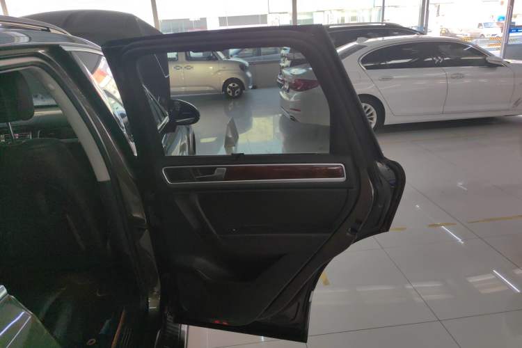 Used Volkswagen Touareg 2015 3.0 TSI Comfort Model Right Rear Door Interior