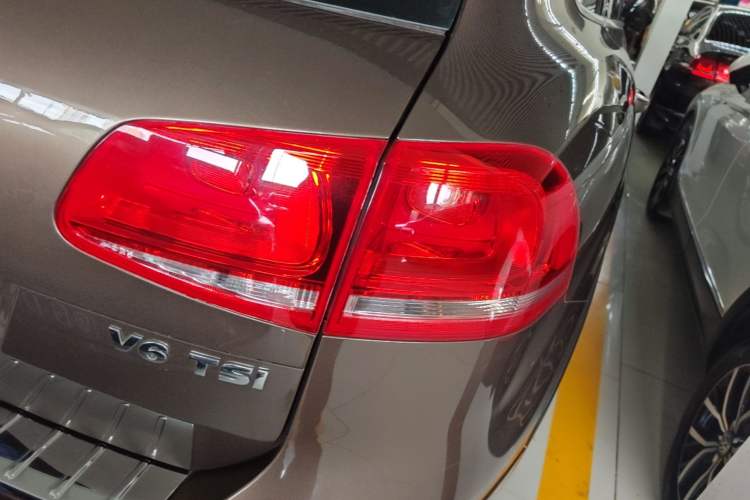 Used Volkswagen Touareg 2015 3.0 TSI Luxury Model Right Rear Taillight