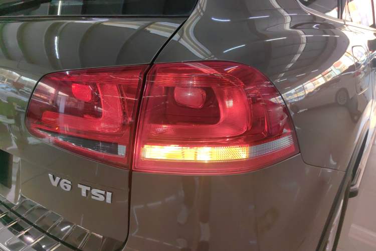 Used Volkswagen Touareg 2015 3.0 TSI Comfort Model Right Rear Taillight