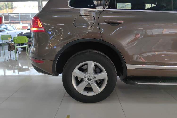 Used Volkswagen Touareg 2015 3.0 TSI Comfort Model Right Rear Wheel Hub