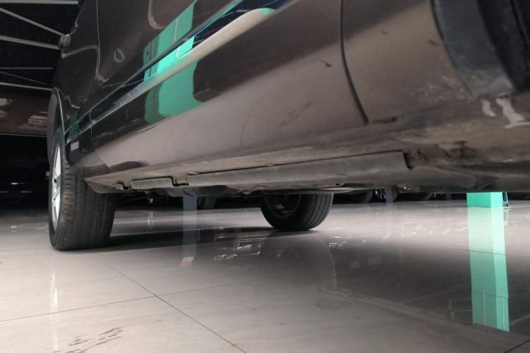 Used Volkswagen Touareg 2015 3.0 TSI Luxury Model Right Side Sill