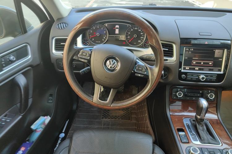 Used Volkswagen Touareg 2015 3.0 TSI Comfort Model Steering Wheel