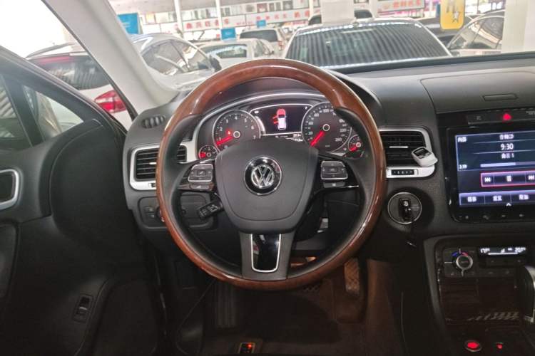 Used Volkswagen Touareg 2015 3.0 TSI Luxury Model Steering Wheel
