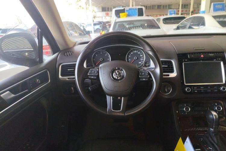 Used Volkswagen Touareg 2015 3.0 TDI Diesel Standard Model Steering Wheel