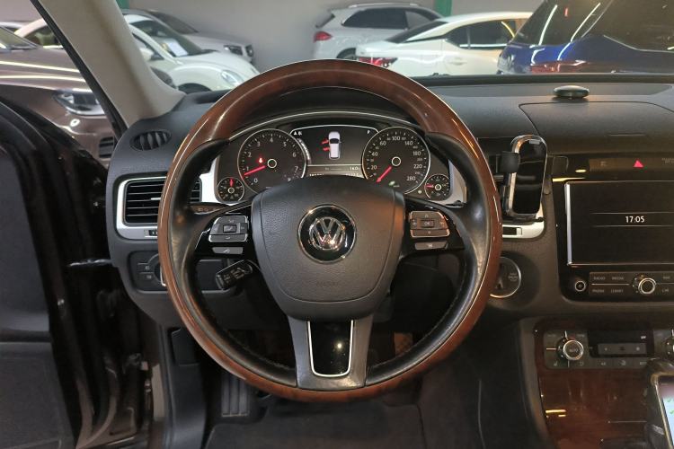 Used Volkswagen Touareg 2015 3.0 TSI Luxury Model Steering Wheel