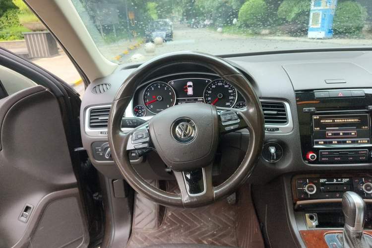 Used Volkswagen Touareg 2015 3.0 TSI Comfort Model Steering Wheel