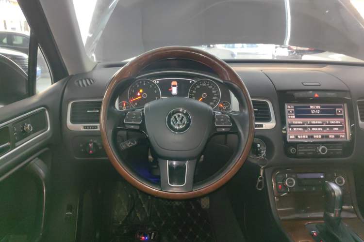 Used Volkswagen Touareg 2015 3.0 TSI Comfort Model Steering Wheel