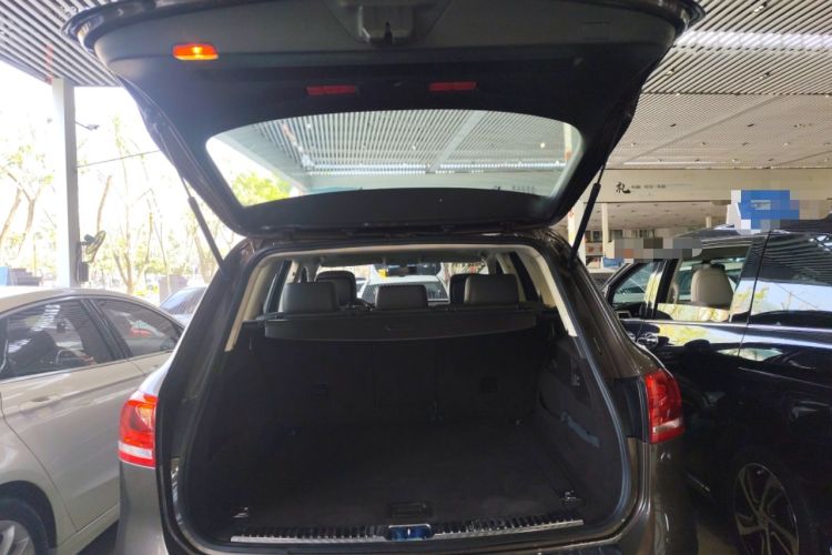 Used Volkswagen Touareg 2015 3.0 TDI Diesel Standard Model Trunk