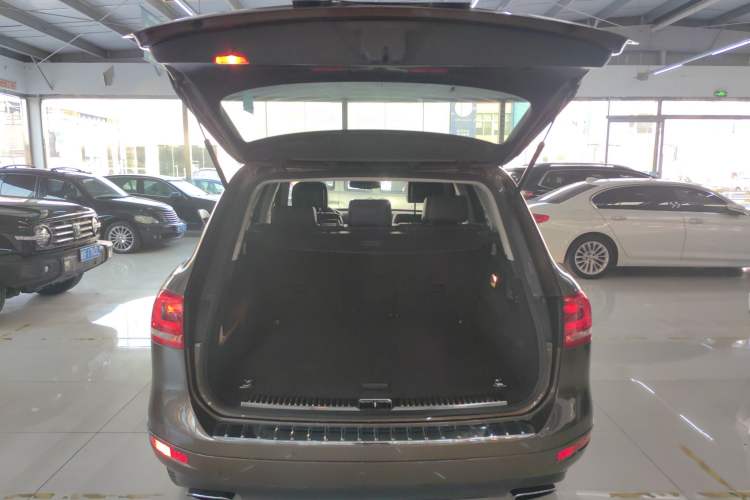 Used Volkswagen Touareg 2015 3.0 TSI Comfort Model Trunk