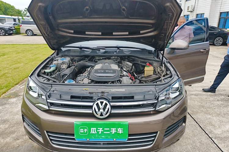Used Volkswagen Touareg 2015 3.0 TSI Luxury Model Engine Bay