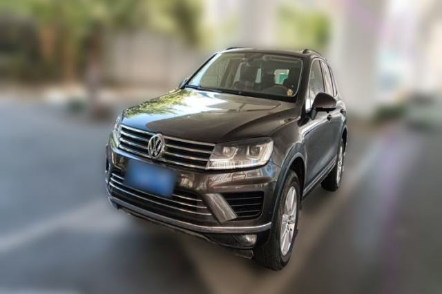 Used Volkswagen Touareg Touareg, manufactured in 2015, 3.0L V6 gasoline, automatic all‑wheel drive, 5 seats, air suspension, customs import (made in Slovakia)
