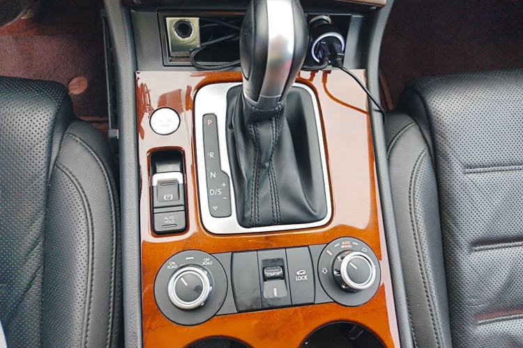 Used Volkswagen Touareg 2015 3.0 TSI Luxury Model Gear Lever