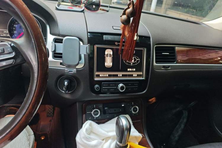 Used Volkswagen Touareg 2015 3.0 TSI Comfort Model Audio And AC Panel