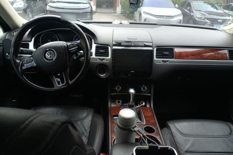 Used Volkswagen Touareg 2015 3.0 TDI Diesel Standard Model Center Console