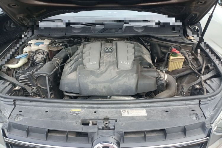 Used Volkswagen Touareg 2015 3.0 TDI Diesel Standard Model Engine Bay