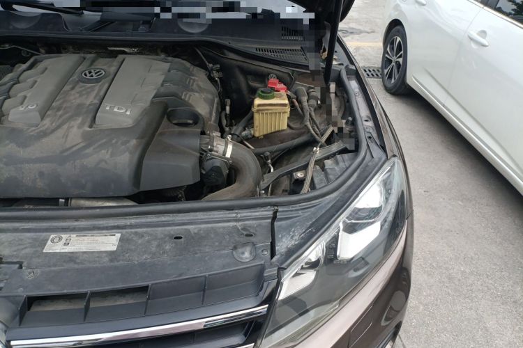 Used Volkswagen Touareg 2015 3.0 TDI Diesel Standard Model Engine Bay Left