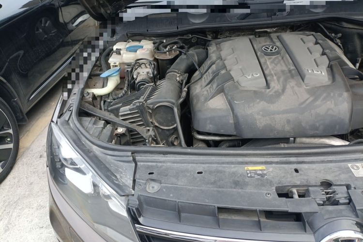 Used Volkswagen Touareg 2015 3.0 TDI Diesel Standard Model Engine Bay Right