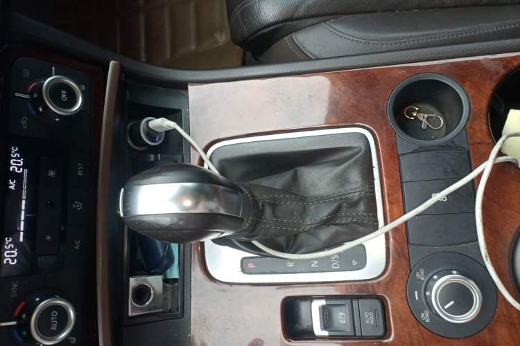 Used Volkswagen Touareg 2015 3.0 TDI Diesel Standard Model Gear Lever