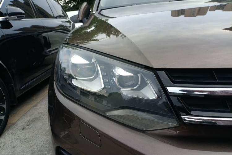 Used Volkswagen Touareg 2015 3.0 TDI Diesel Standard Model Right Front Headlight
