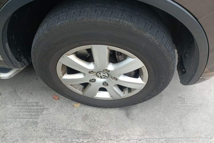 Used Volkswagen Touareg 2015 3.0 TDI Diesel Standard Model Right Front Wheel Hub