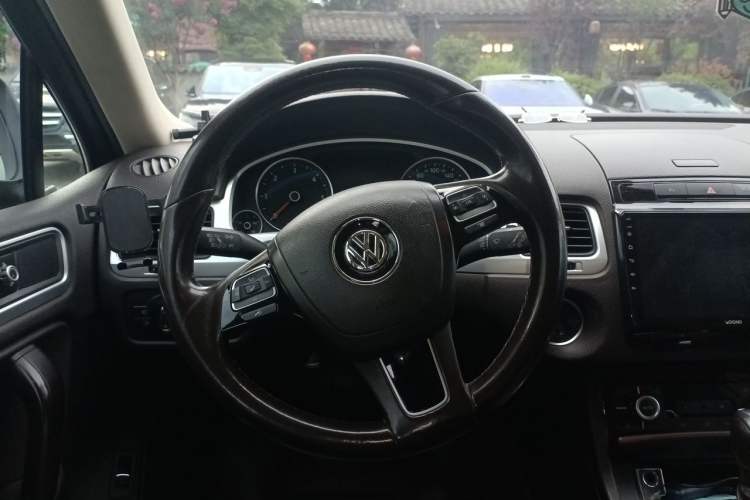 Used Volkswagen Touareg 2015 3.0 TDI Diesel Standard Model Steering Wheel