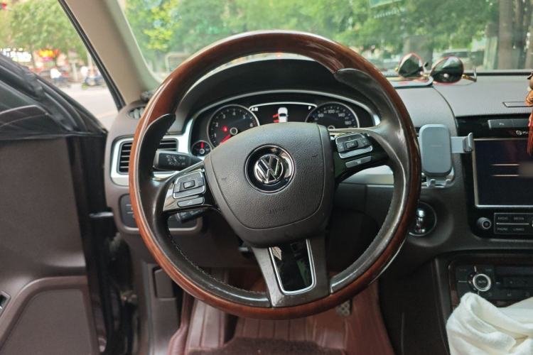 Used Volkswagen Touareg 2015 3.0 TSI Comfort Model Steering Wheel