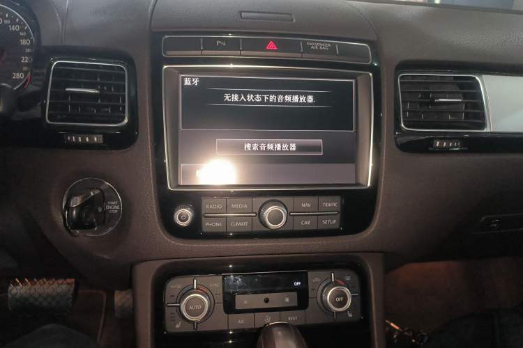 Used Volkswagen Touareg 2015 3.0 TSI Standard Model Audio And AC Panel