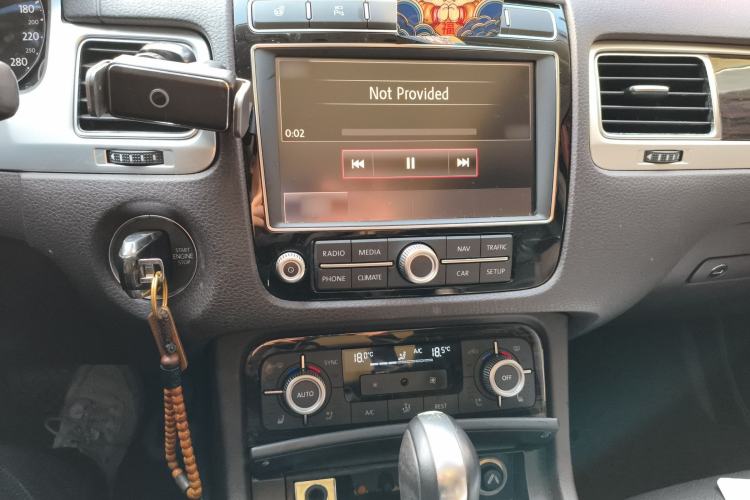 Used Volkswagen Touareg 2015 3.0 TSI High-End Model Audio And AC Panel