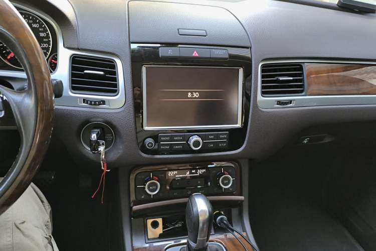 Used Volkswagen Touareg 2015 3.0 TSI Audacious Limited Edition Audio And AC Panel
