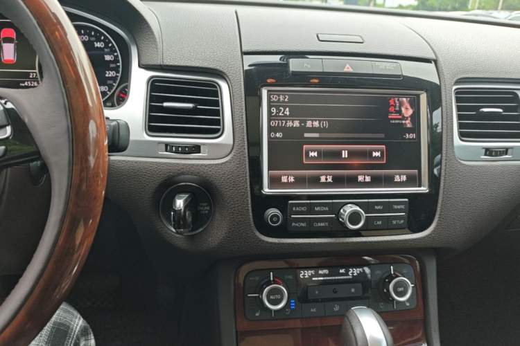Used Volkswagen Touareg 2015 3.0 TSI Comfort Model Audio And AC Panel