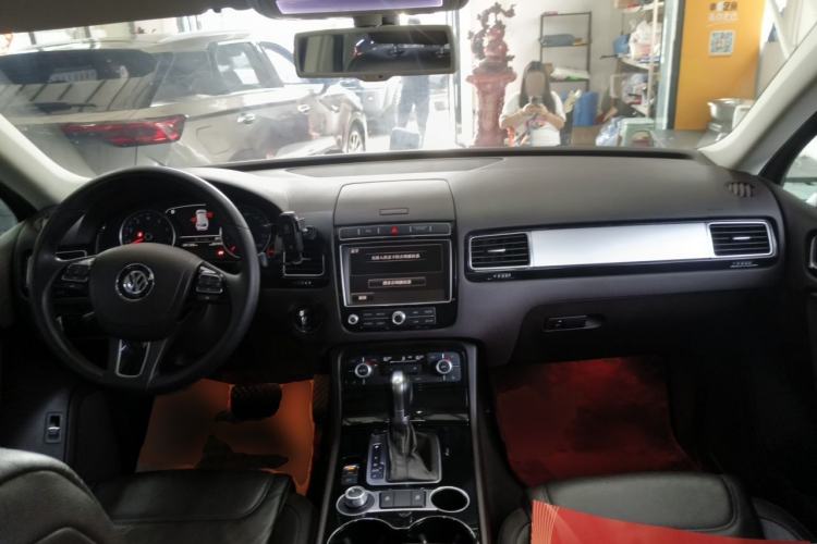 Used Volkswagen Touareg 2015 3.0 TSI Standard Model Center Console