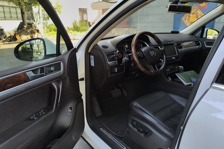 Used Volkswagen Touareg 2015 3.0 TSI Audacious Limited Edition Driver Seat