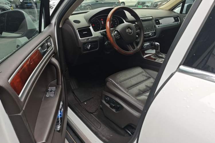 Used Volkswagen Touareg 2015 3.0 TSI Comfort Model Driver Seat