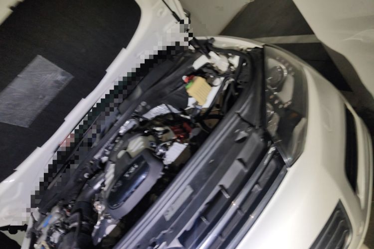 Used Volkswagen Touareg 2015 3.0 TSI Comfort Model Engine Bay Left