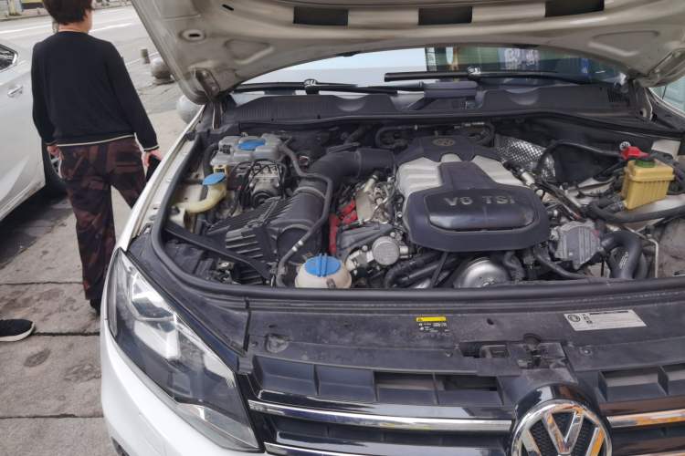 Used Volkswagen Touareg 2015 3.0 TSI Audacious Limited Edition Engine Bay Right