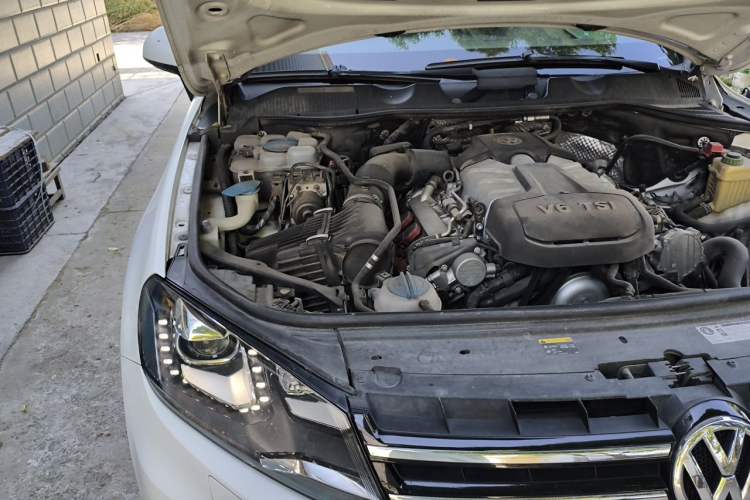 Used Volkswagen Touareg 2015 3.0 TSI Audacious Limited Edition Engine Bay Right