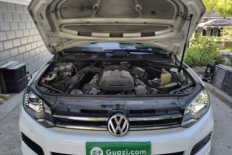 Used Volkswagen Touareg 2015 3.0 TSI Audacious Limited Edition Engine Bay