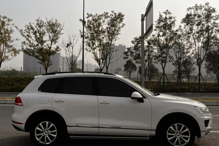 Used Volkswagen Touareg 2015 3.0 TSI Standard Model Exterior 2