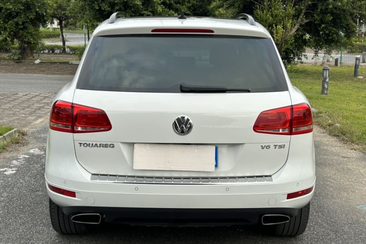 Used Volkswagen Touareg 2015 3.0 TSI High-End Model Exterior 4