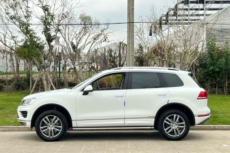 Used Volkswagen Touareg 2015 3.0 TSI High-End Model Exterior 5