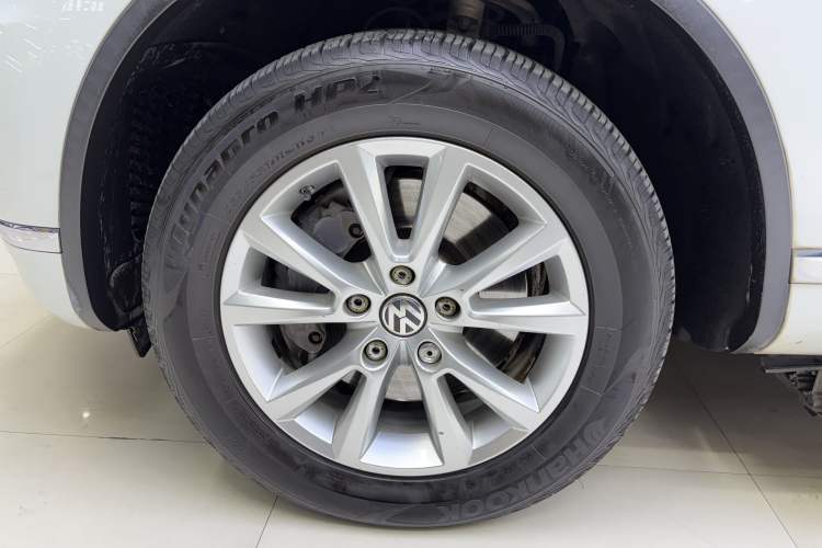 Used Volkswagen Touareg 2015 3.0 TSI Standard Model Exterior 5