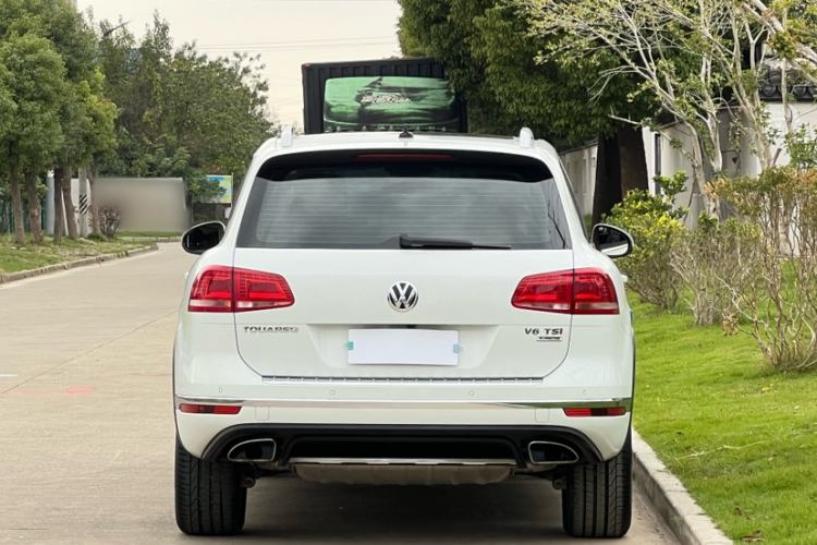 Used Volkswagen Touareg 2015 3.0 TSI High-End Model Exterior 6