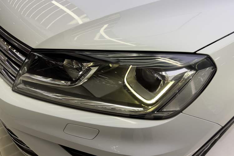 Used Volkswagen Touareg 2015 3.0 TSI Standard Model Exterior 6