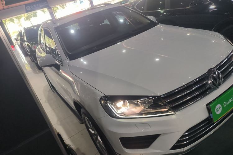 Used Volkswagen Touareg 2015 3.0 TSI Standard Model Front Right 45 Deg