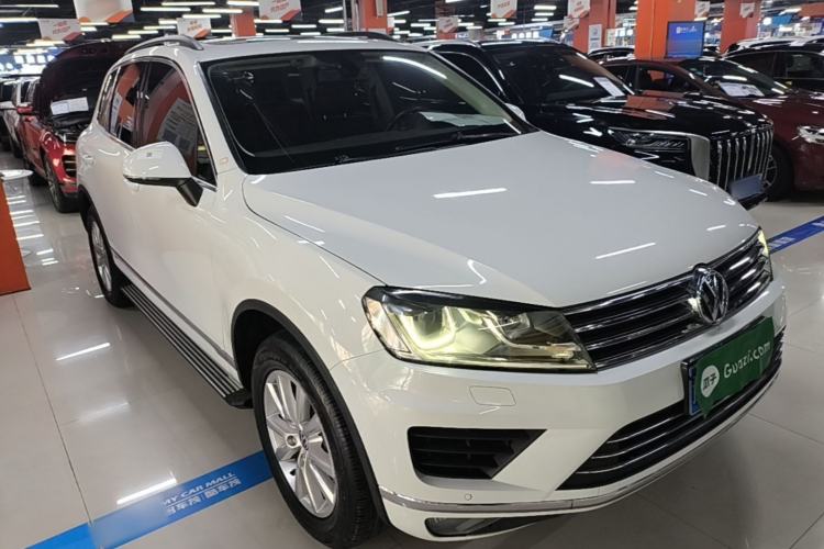 Used Volkswagen Touareg 2015 3.0 TSI Standard Model Front Right 45 Deg