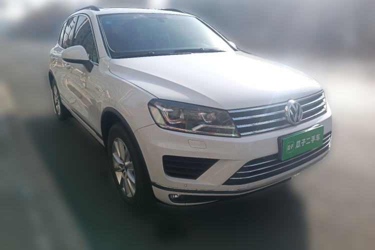 Used Volkswagen Touareg 2015 3.0 TSI Standard Model Front Right 45 Deg