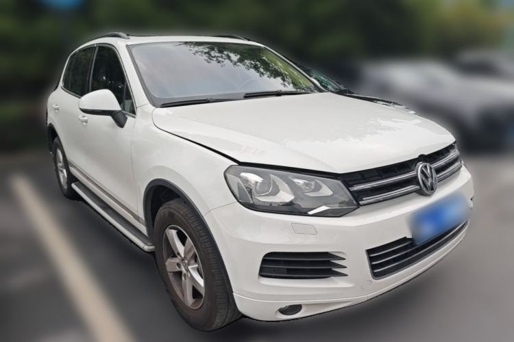 Used Volkswagen Touareg 2015 3.0 TSI Comfort Model Front Right 45 Deg