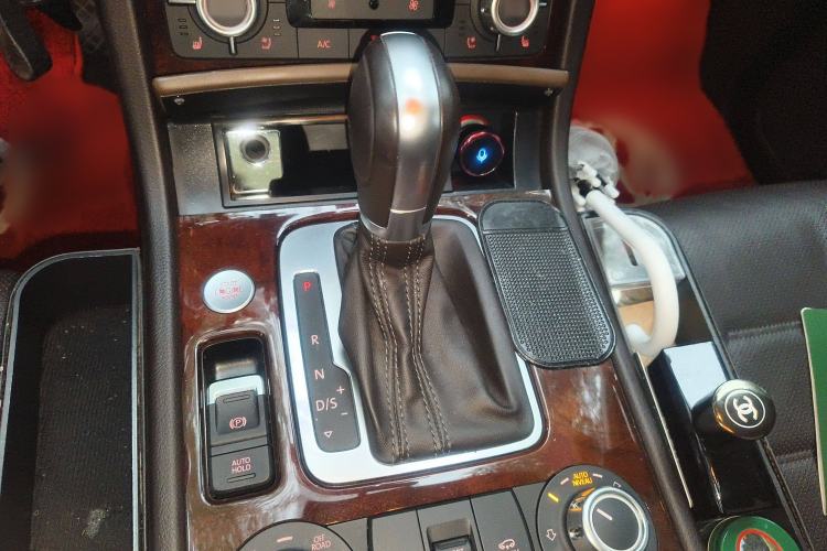 Used Volkswagen Touareg 2015 3.0 TSI High-End Model Gear Lever