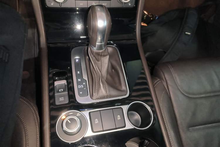 Used Volkswagen Touareg 2015 3.0 TSI Standard Model Gear Lever